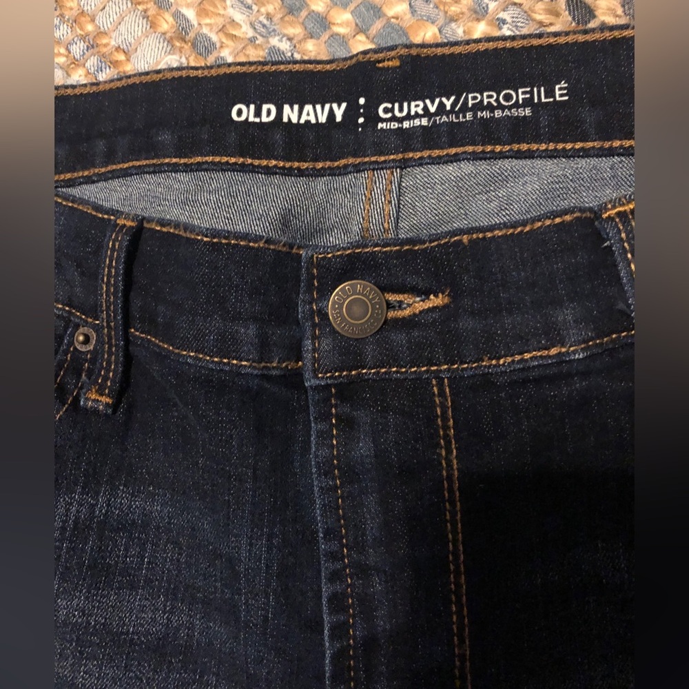 Old Navy Women's Dark Indigo Curvy Profile Bootcut Jeans
Size 12 TALL
Like new